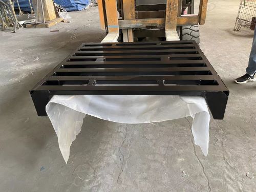 Steel pallet