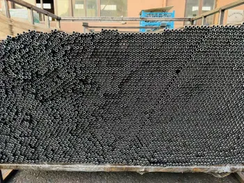 Long seamless steel tube for industrial applications