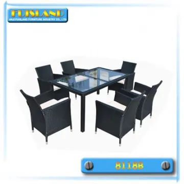 Outdoor PE rattan furniture dining table and chairs