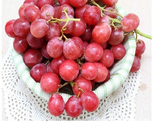 Uva rossa fresca nello Yunnan