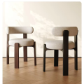 Silla de madera maciza de fresno con tela.