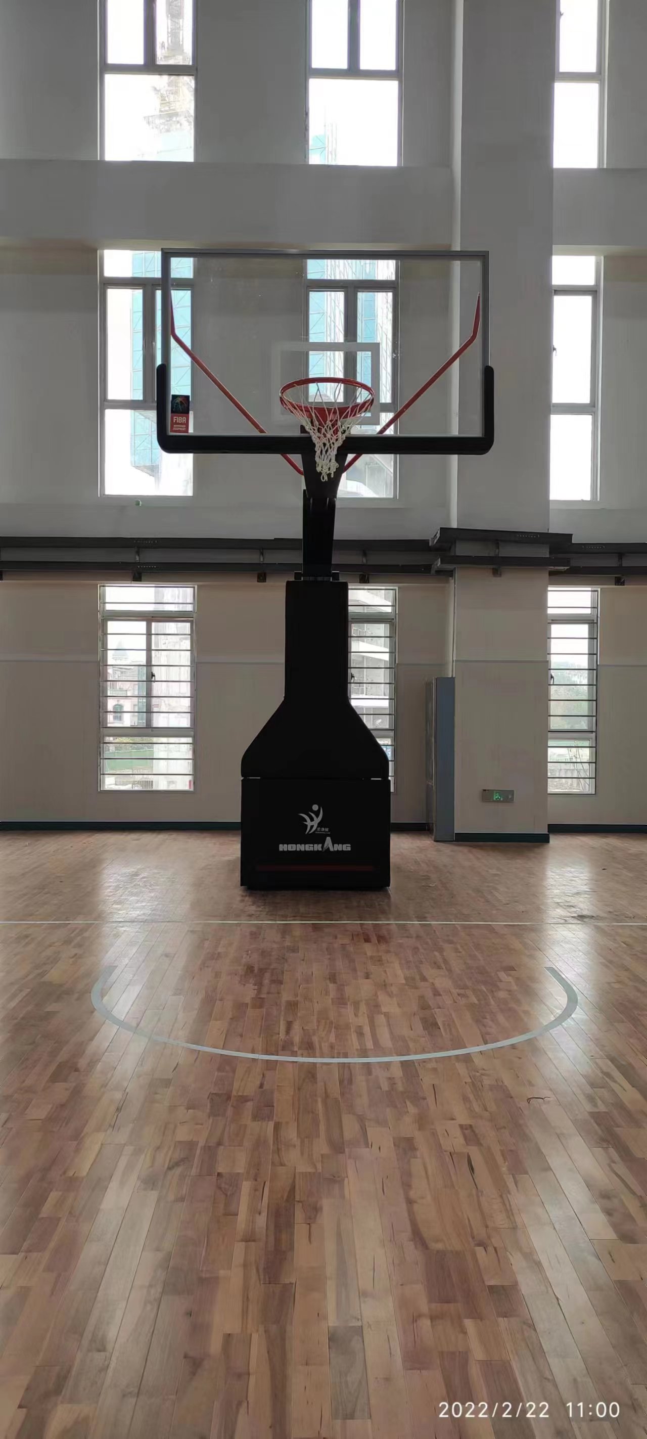 electric-hydraulic basketball hoop stand