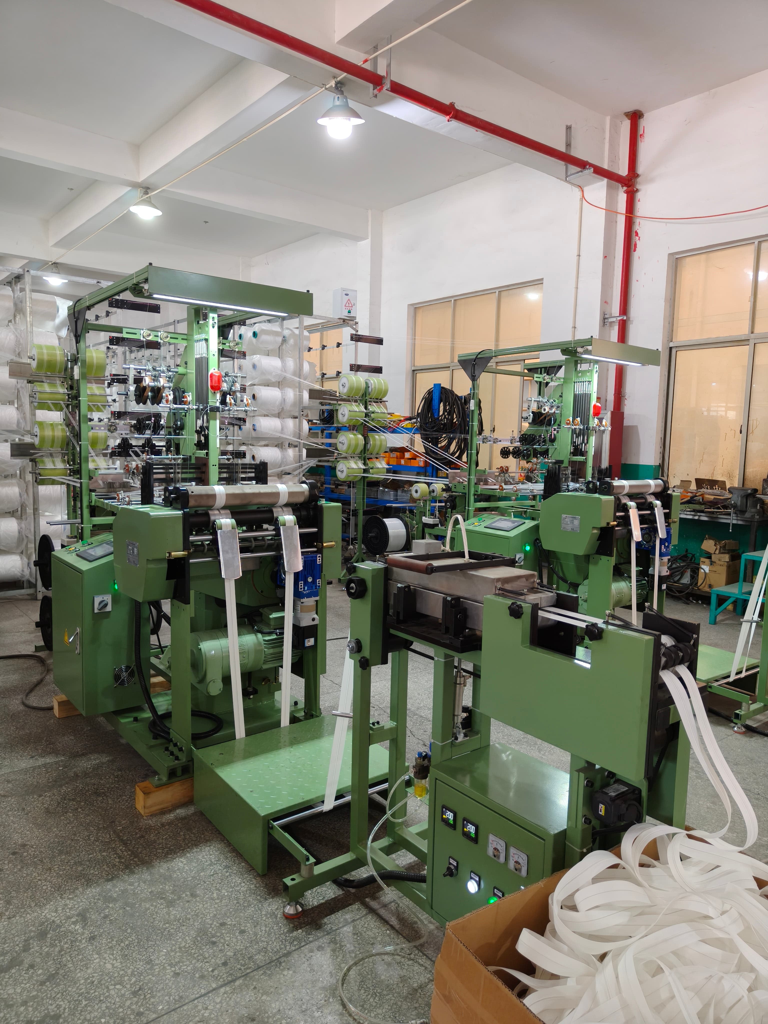 S60 gewebte Reißverschlussmaschine S60 woven zipper machine