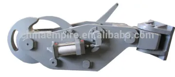 Marine use disk type pneumatic towing hook