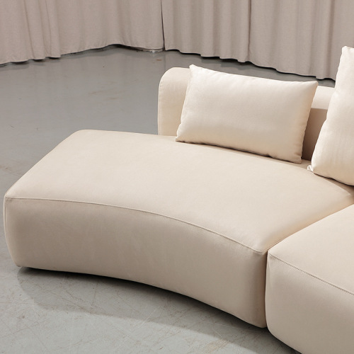 Sofa Fabrik Lengkung Minimalis Krim untuk Ruang Tamu Kecil