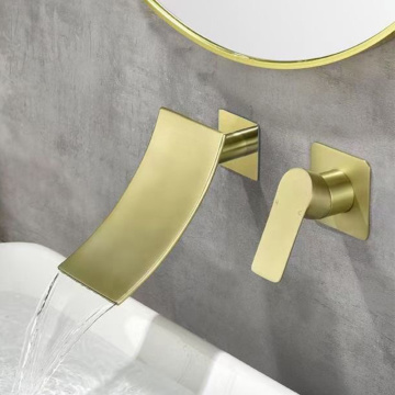 Torneira de lavatório de parede curvada em ouro escovado