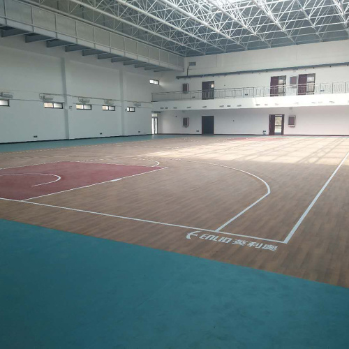 Lantai bola basket permukaan kayu maple