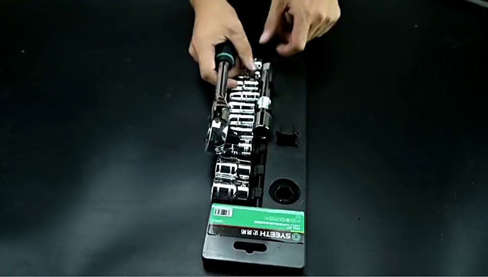 Socket wrench set combination tool extension rod multi-function casing car repair ratchet fast tire wrench