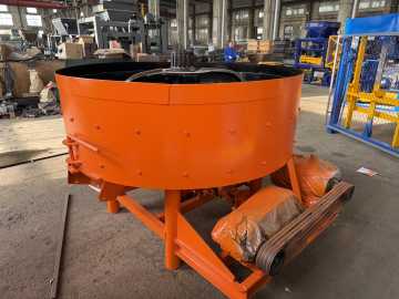 Vertical flat mouth cement mixer