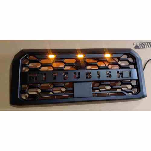 Accesorios 4x4 Grill frontal para el modelo original de 2024 Triton