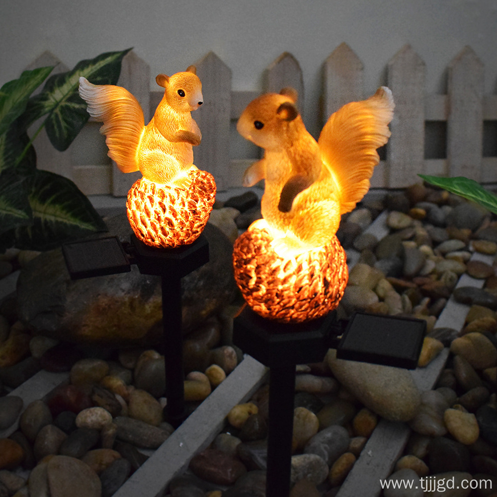 Squirrel Shaped Courtyard Lamp