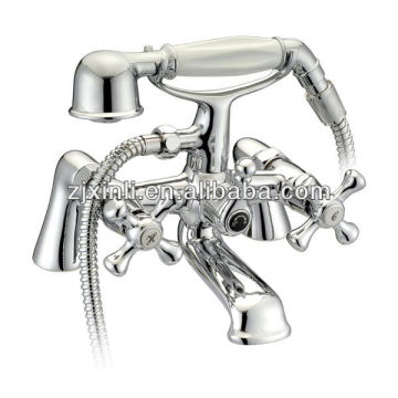 Faucet bak mandi kuningan yang dipasang di deck berkualitas tinggi, finishing semir dan krom