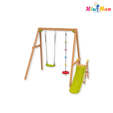 Set Buaian Kayu Luaran Tahan Lama Berukuran 2250x2200x2100mm.