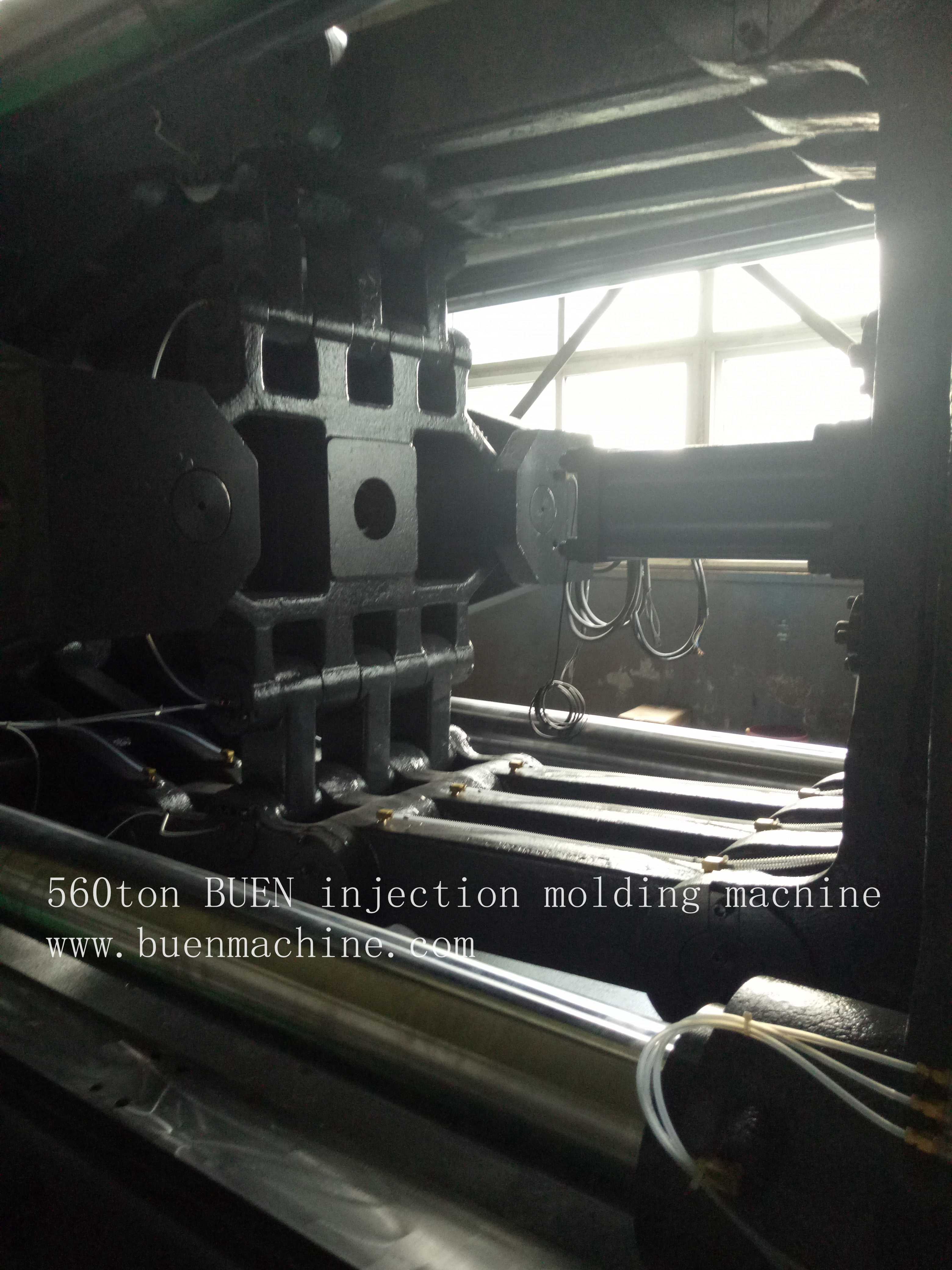 560ton injection machine 4