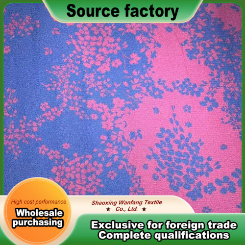 Pembe çiçekli gök mavisi