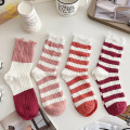 韓国の文字刺繍中のチューブソックスストライプソックス