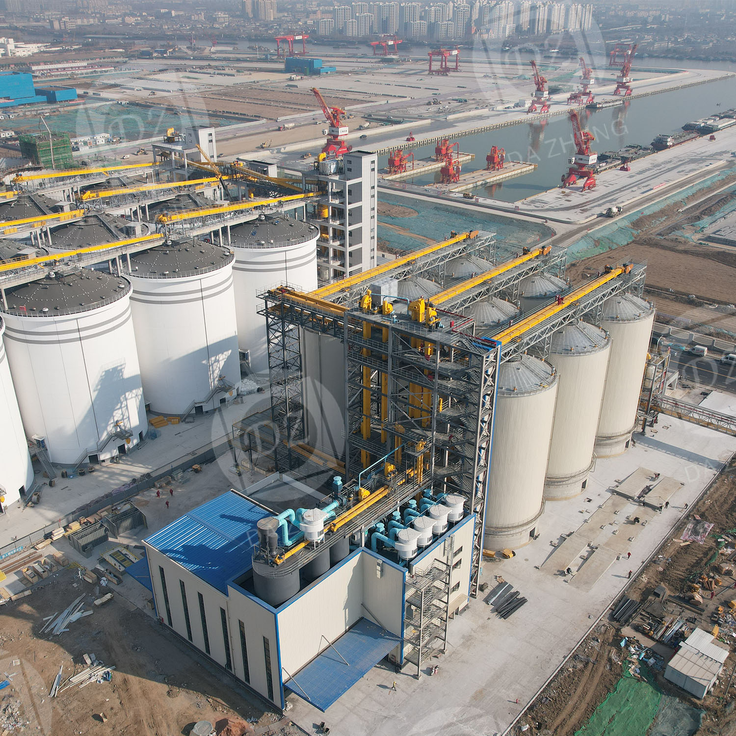 Grain storage spiral silo