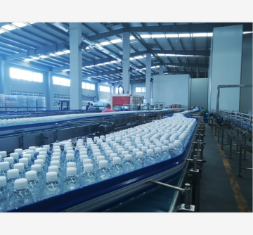 Plastikowa butelka i aluminium może przenosić systemy przenośników