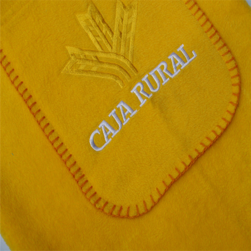 Coperta in pile polare ricamata