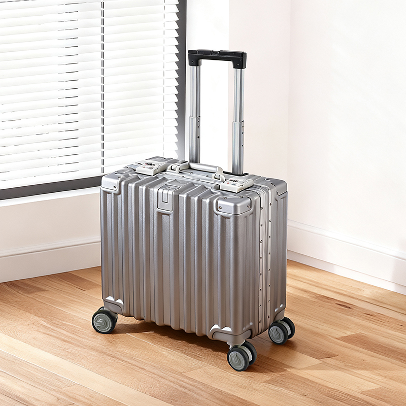 أمتعة خفيفة الوزن مع سعة تخزين إضافية