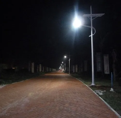 High Power 100w 12v / 24v Solar Wind Off Grid Street Lighting 1050mm For Urban Roads