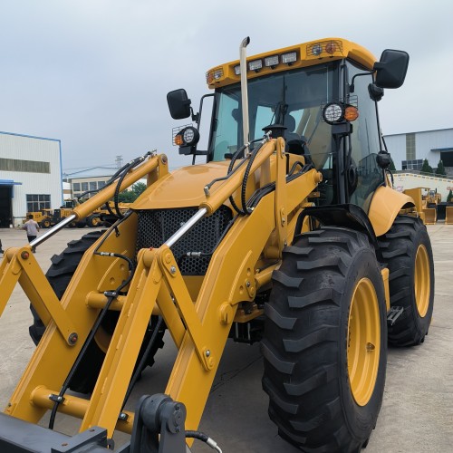 Надежный экскаватор-погрузчик для оптимальных задач земляных работ