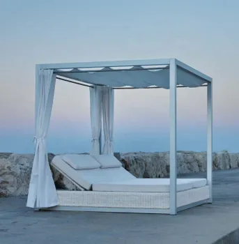 White Metal Outdoor Garden Canopy Day Bed