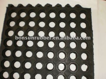 Interlock drainage rubber mat