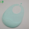 Baberos de silicona livianos para bebés a presión ajustable