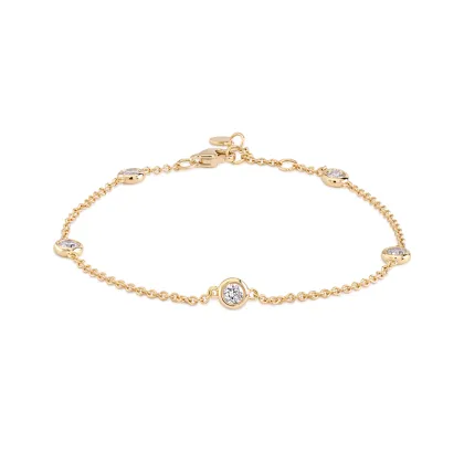 Elegant 18K Gold Five-Diamond Bracelet