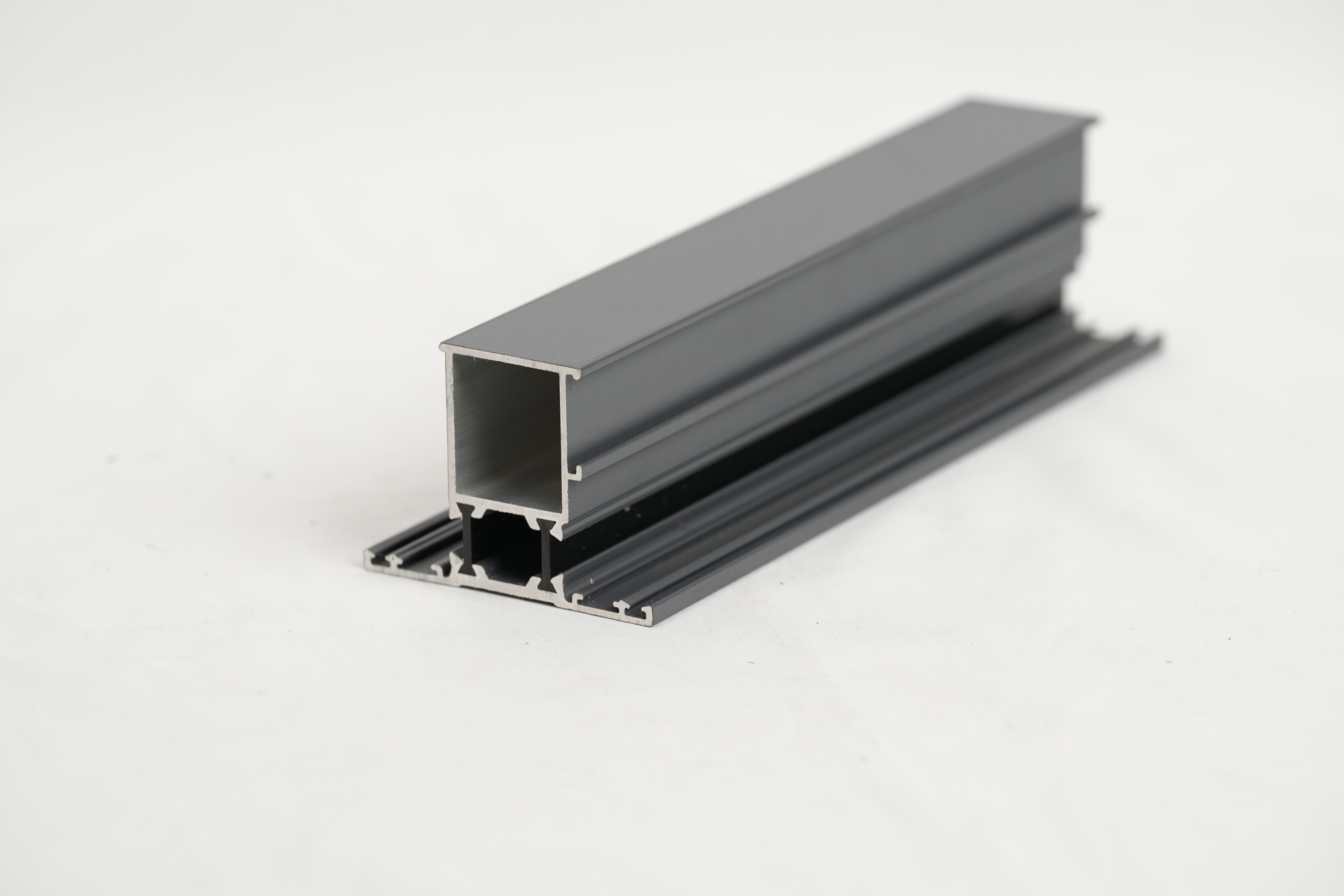 Thermal insulation profiles