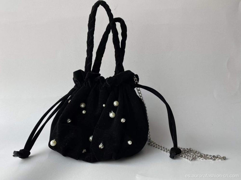 Bolso en forma de cubo negro