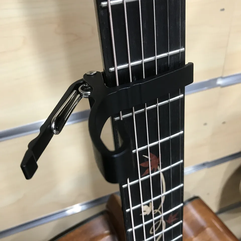 Capo For Acoustic Guitar And Ukulele 1