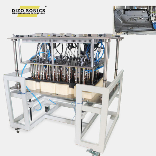 Equipamento de soldagem por rebitagem quente do painel de porta servo