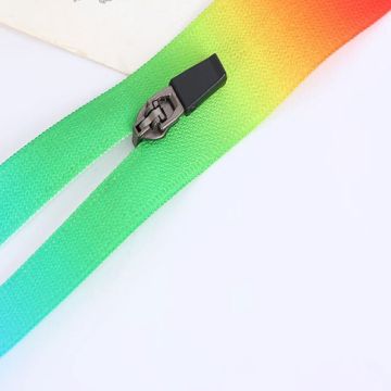 Cerniera in nylon con nastro di colore misto arcobaleno