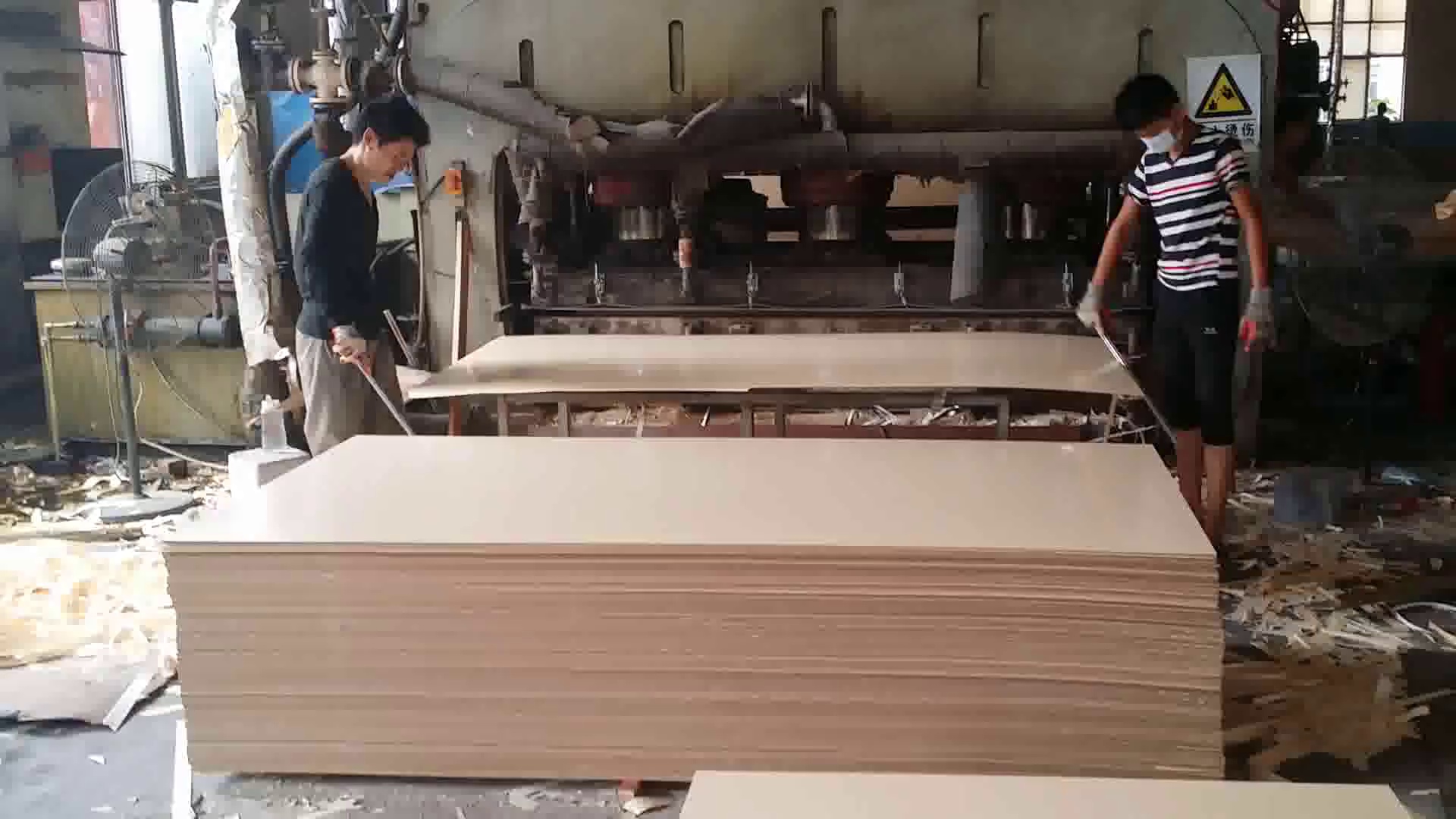 High Glossy PVC / HPL / UV/Melamine Paper Coated MDF