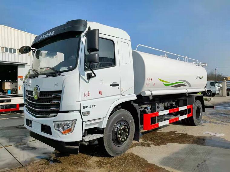 Dongfeng 6000 لتر شاحنة مياه الشرب