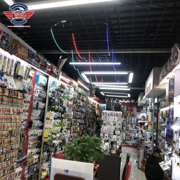 Accessori per auto: fari a LED, film solare, film per il corpo, film leggero, supporto per telefoni cellulari