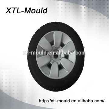 Blowing mould for plastic bottles injection blowing mould