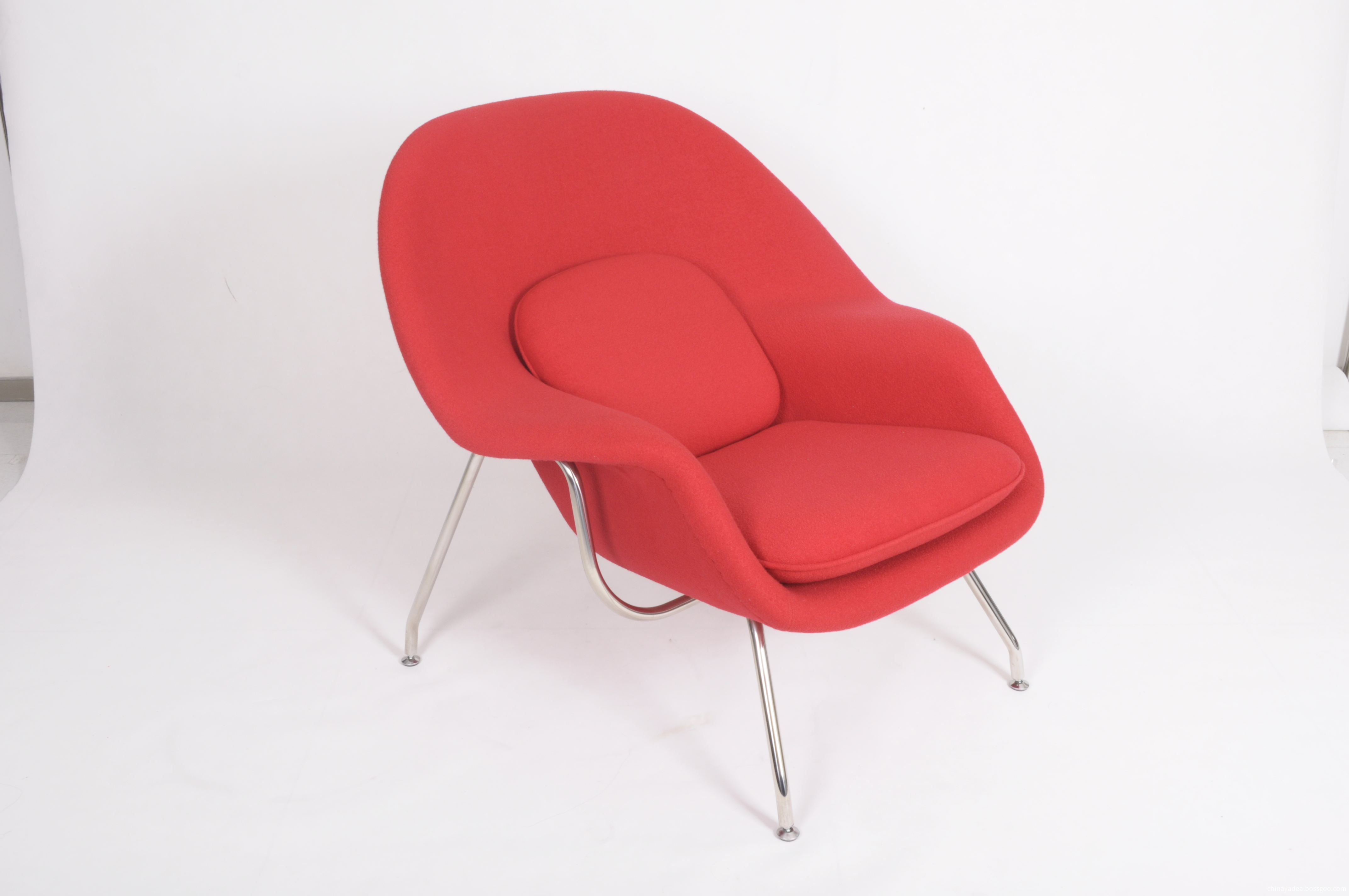 Eero saarinen womb chair