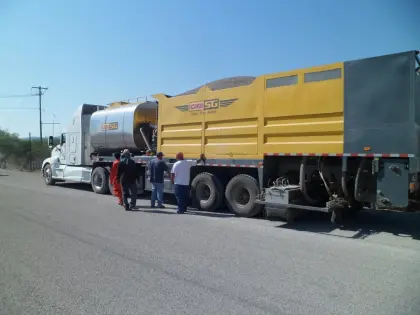 Asphalt and Gravel Spray Truck