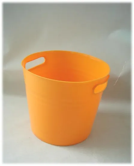 Plastic bucket