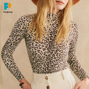 Bedene oturan Retro Leopar Yarım Boyun Kazak