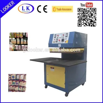 Plastic clamshell packaging machine