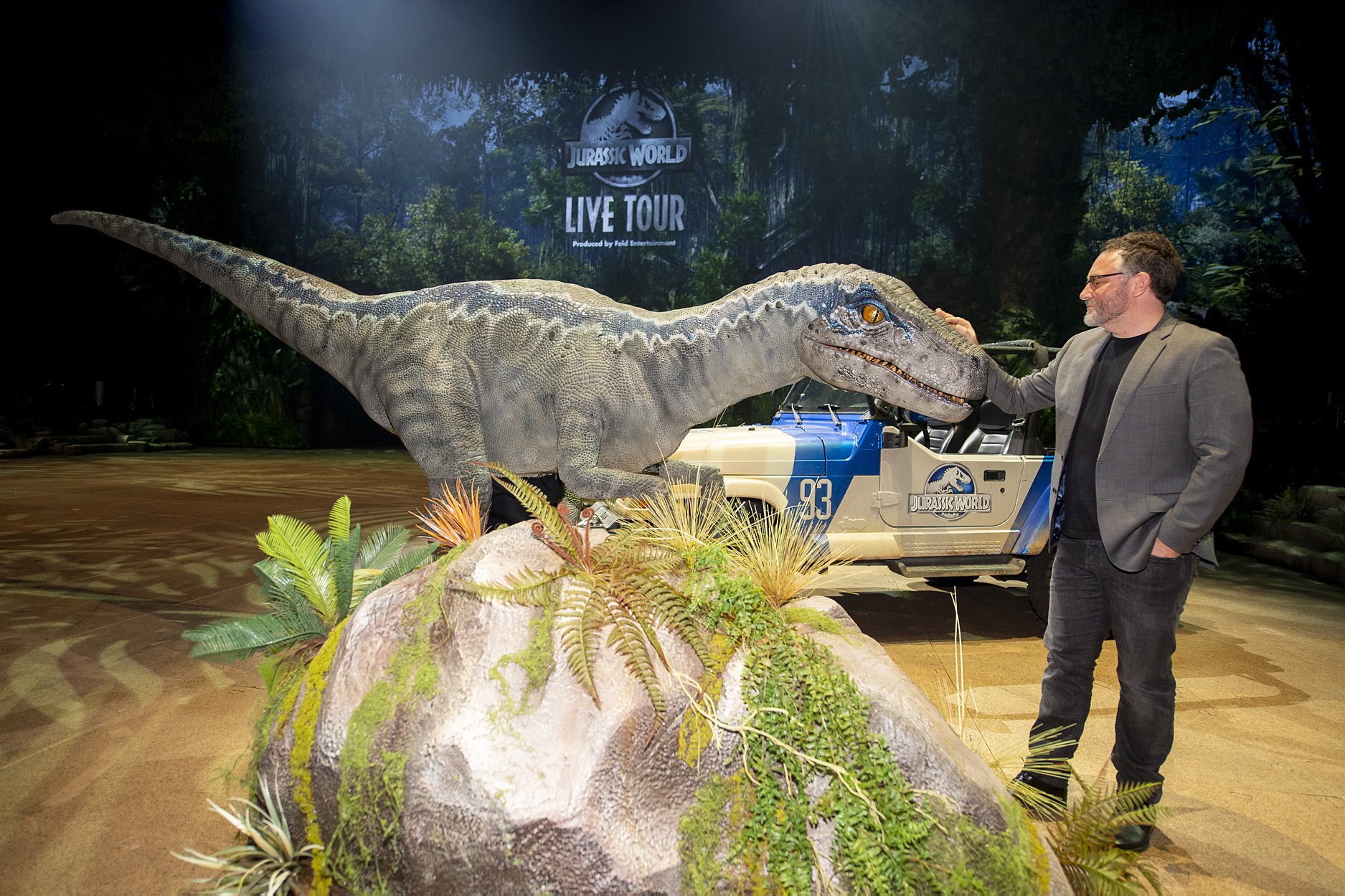 life size jurassic park velociraptor