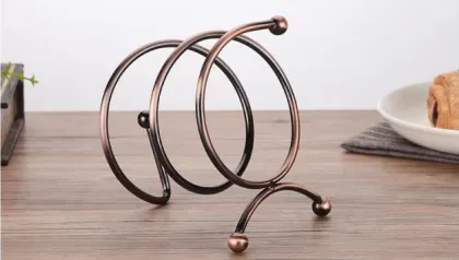 The snail smooth IRON wine rack