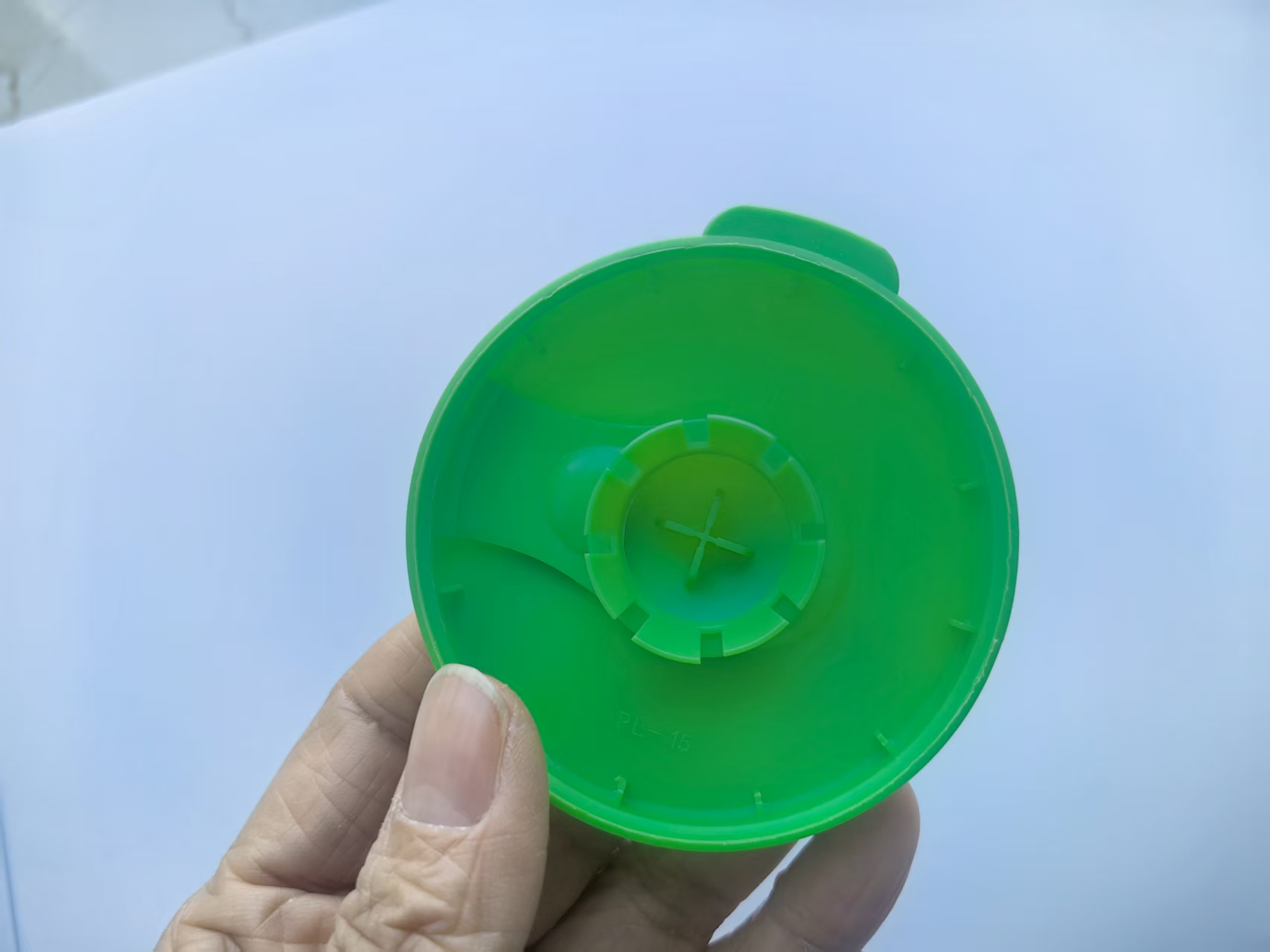 Injection molding of chewing gum boxes (13)