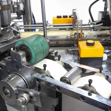Machine de fabrication de manche à grande vitesse en papier