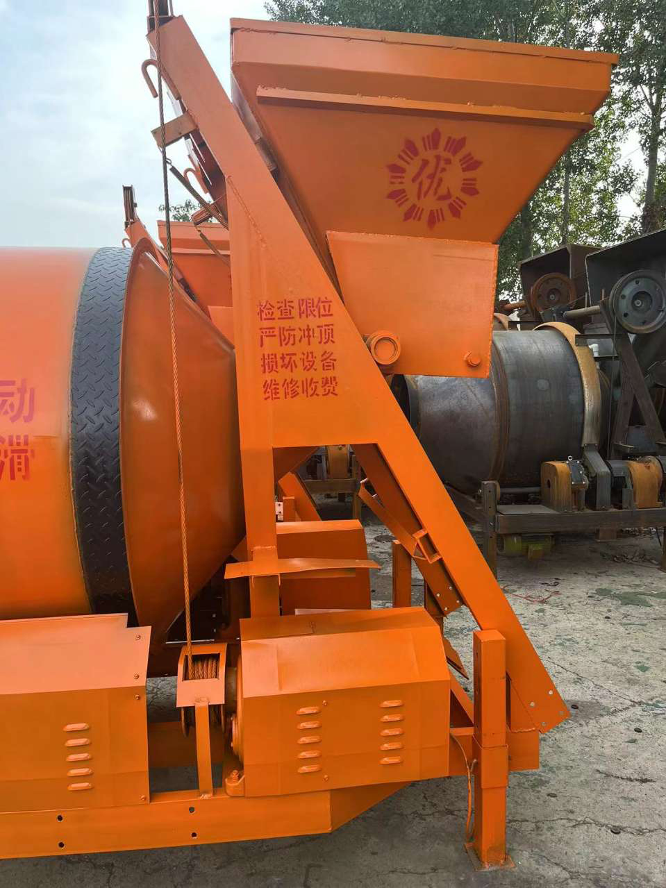 NM 500L menggunakan mesin beton mixer semen