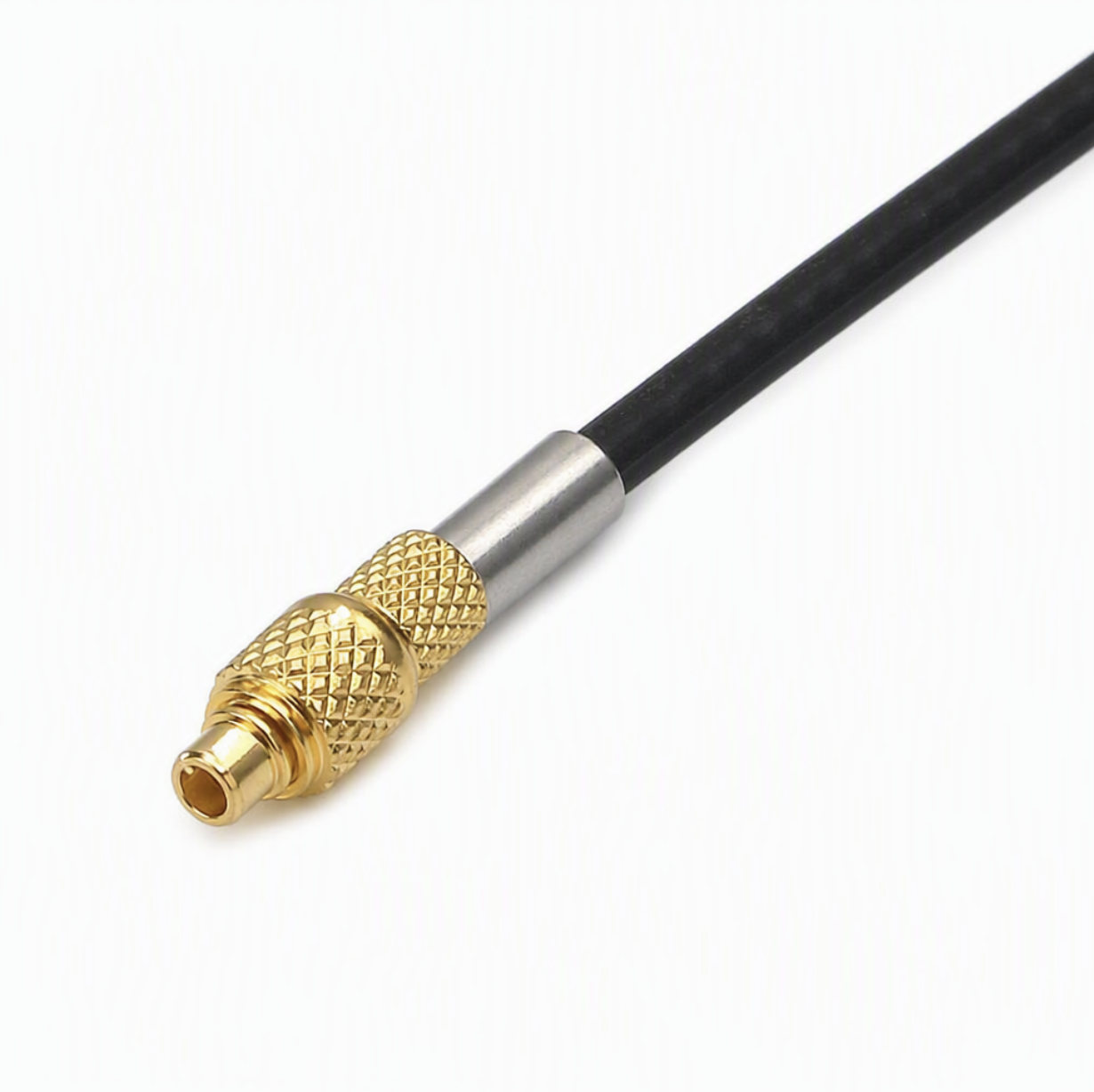 Connettore RF MMCX con cavo micro coassiale per dispositivi IoT compatti MMCX RF connector with micro coax cable assembly for compact IoT devices
